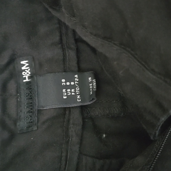 H & M Black Folded Hem Shorts Womens Size 8 - Picture 4 of 8